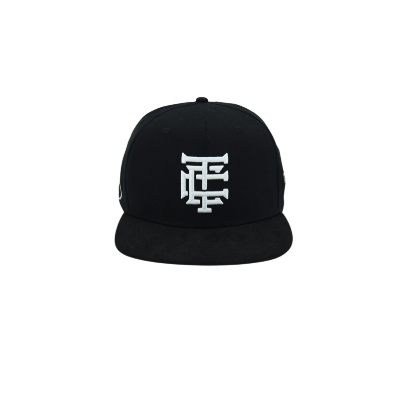 SnapBack noire avec visière en Suède + spécial box