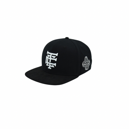 SnapBack noire avec visière en Suède + spécial box