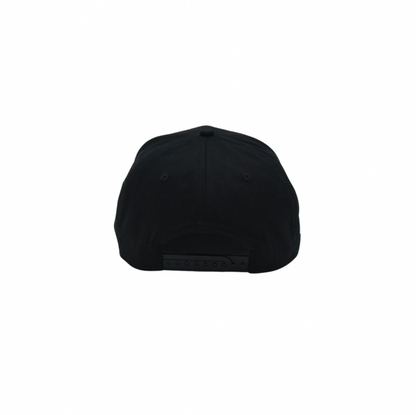 SnapBack noire avec visière en Suède + spécial box