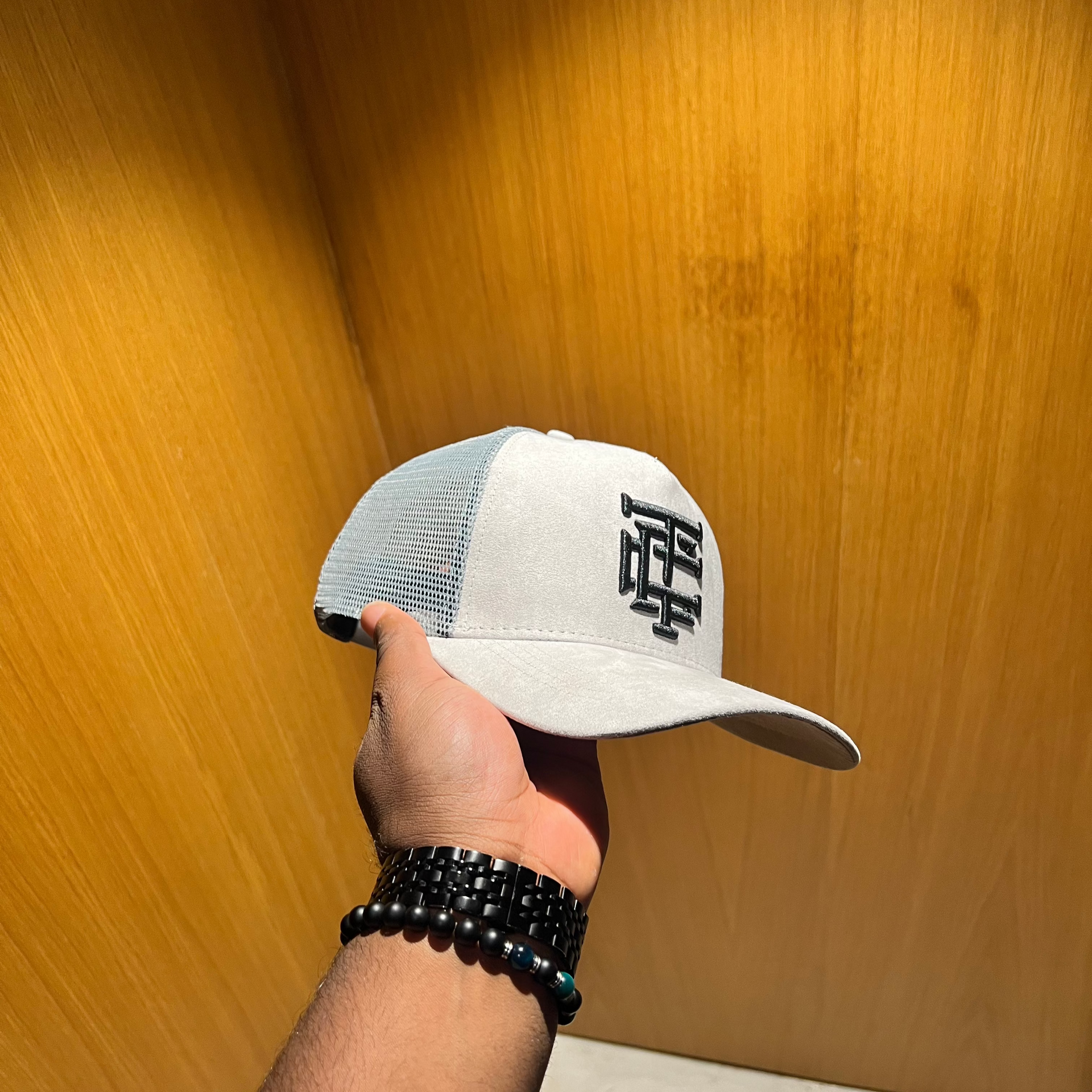 Casquette trucker noire en suède CCT