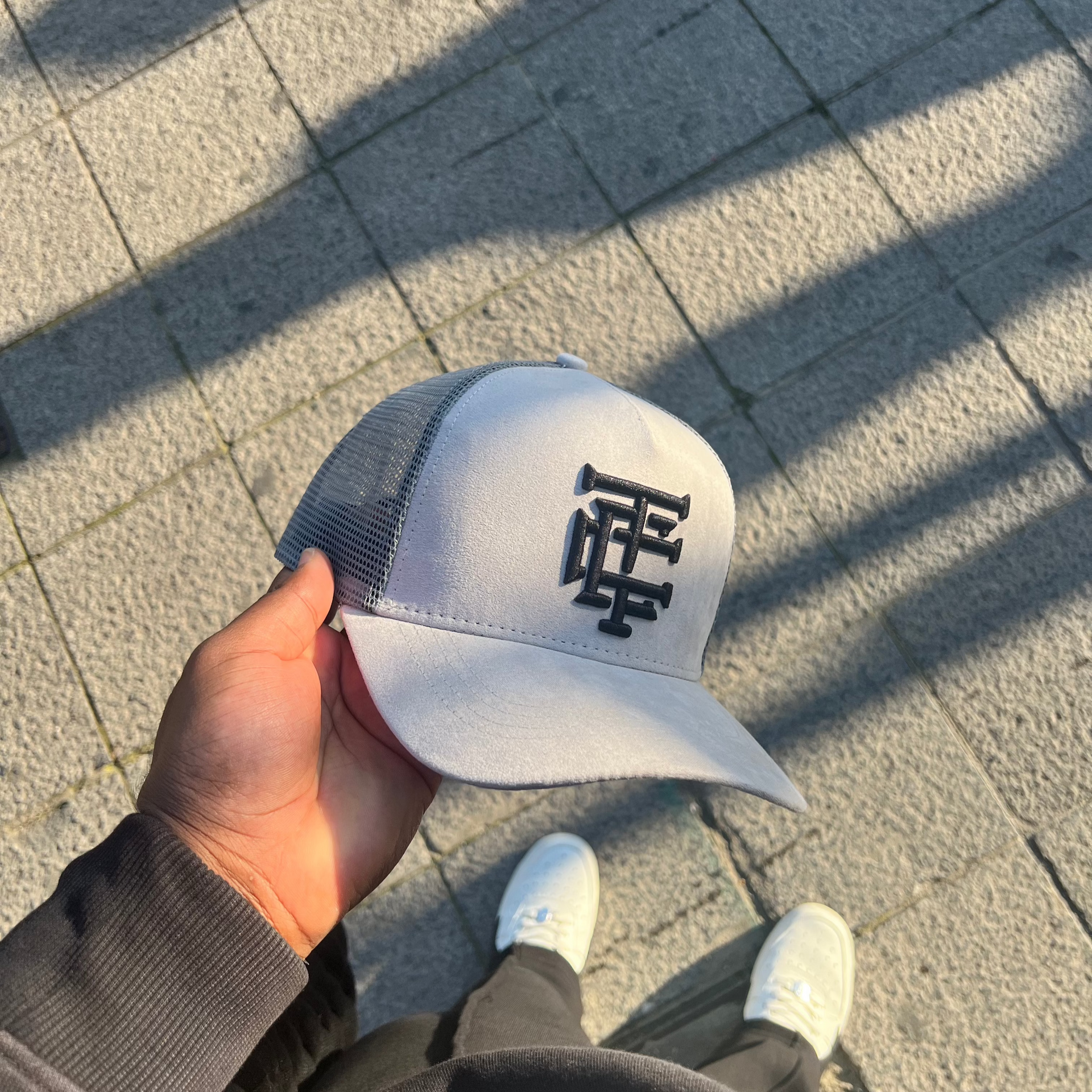 Casquette trucker noire en suède CCT