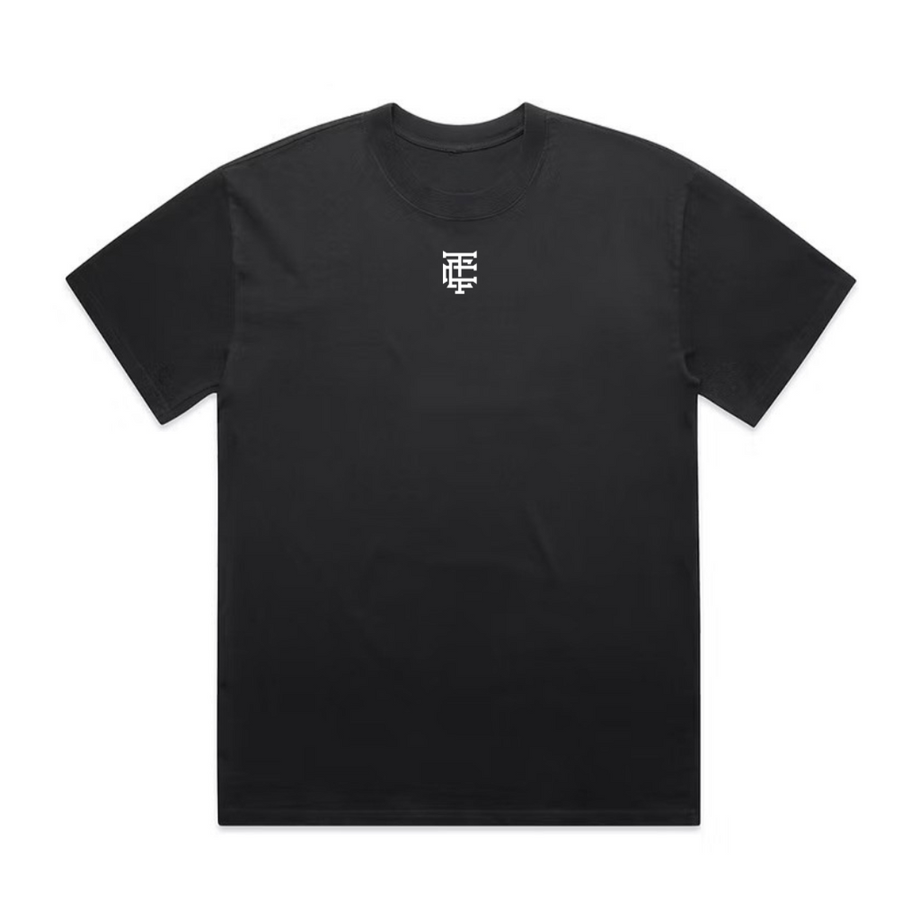 T-shirt oversize CCT avec logo sérigraphié; T-shirt streetwear unisexe CCT porté; Détail du logo sérigraphié CCT; Dos du T-shirt oversize CCT