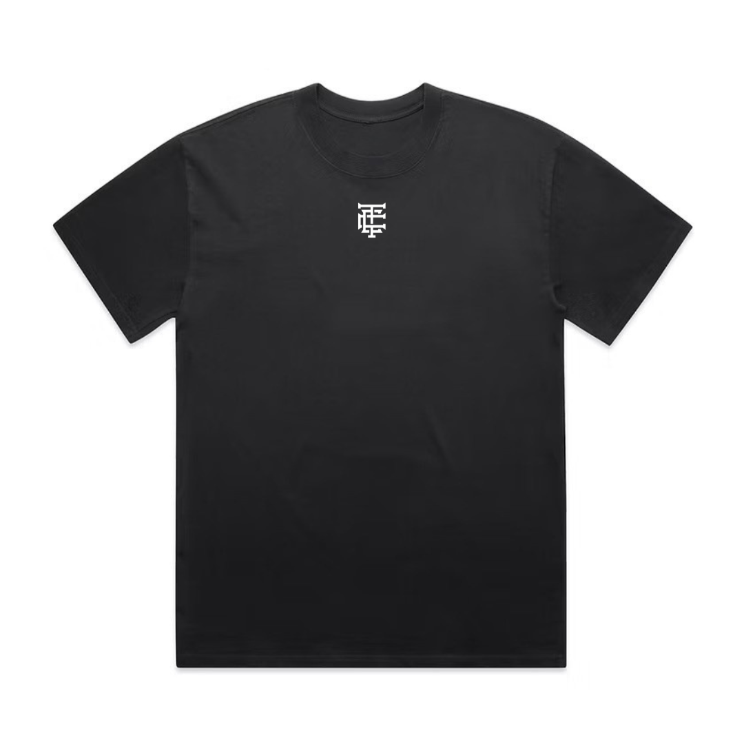 T-shirt oversize CCT avec logo sérigraphié; T-shirt streetwear unisexe CCT porté; Détail du logo sérigraphié CCT; Dos du T-shirt oversize CCT